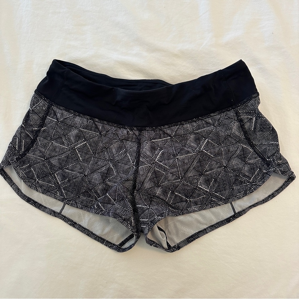 Black and white lululemon shorts